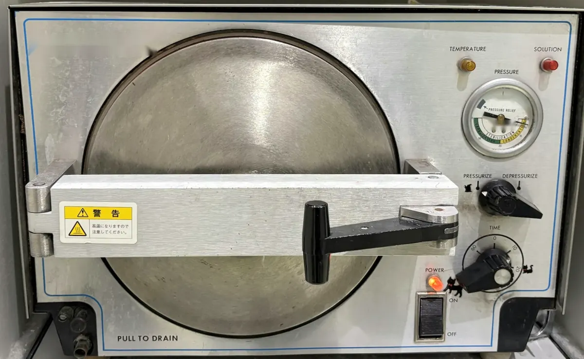 器具を滅菌する機械